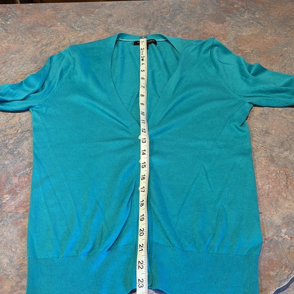 Nice Banana Republic Cardigan - Picture 10 of 10